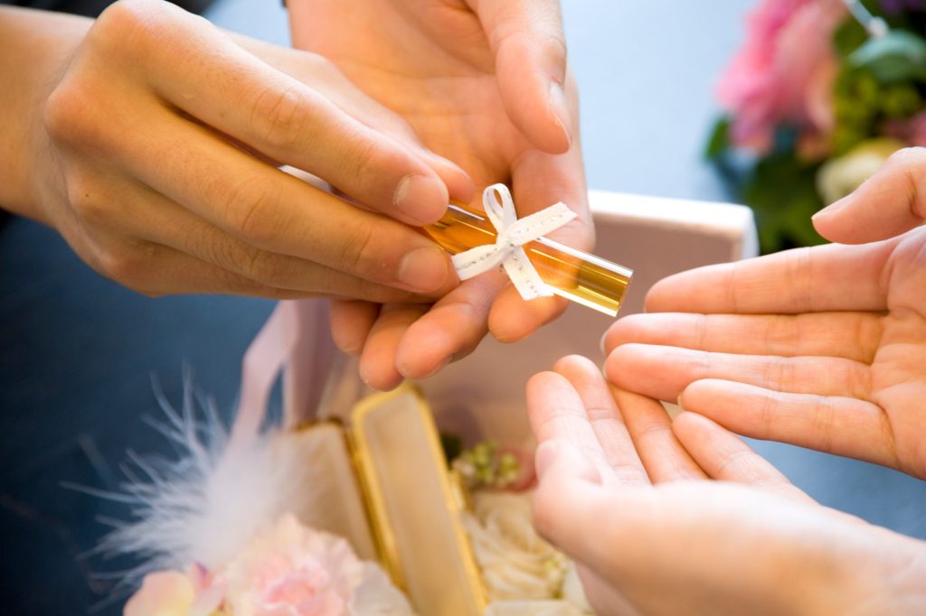 門出や節目のお祝いに- 大切な人に贈るパワーストーン。プレゼントのおすすめやヒントをご提案